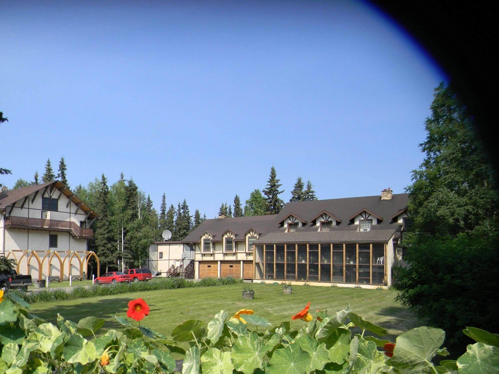 7 Gables Inn & Suites Fairbanks Exterior photo